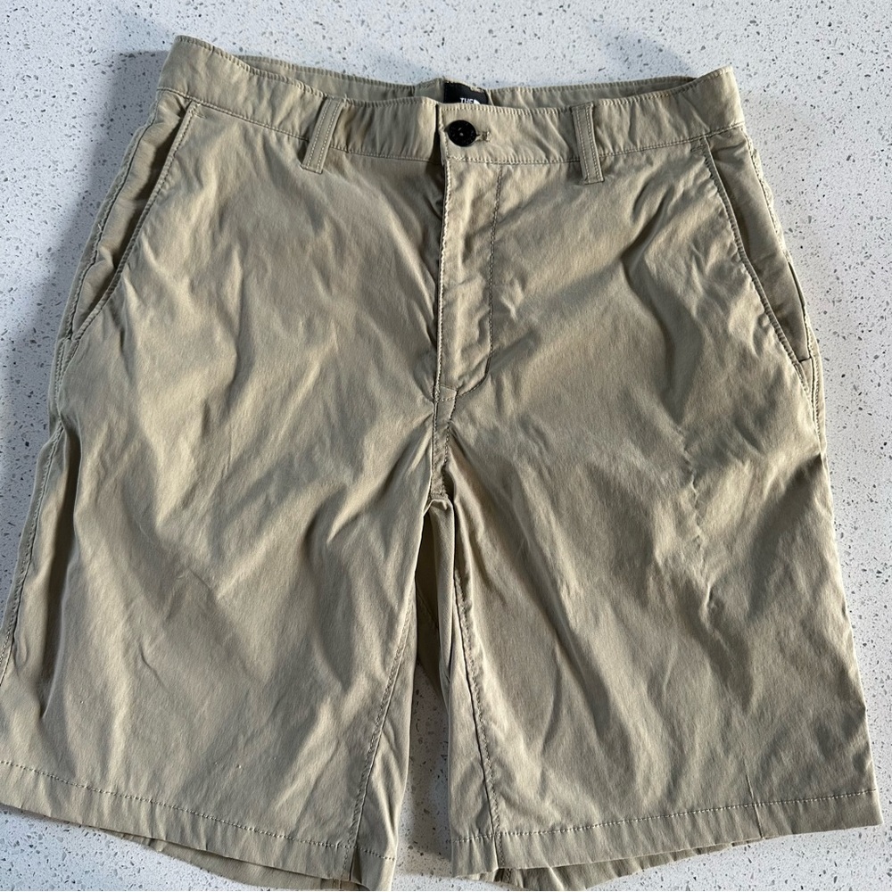 Mens The North Face flat front Khaki‎ shorts size 30